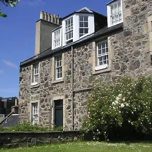 calton-hill-apartment.edinburghhotelsuk.org/