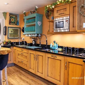 The Garden View By Grandeur Property Bournemouth